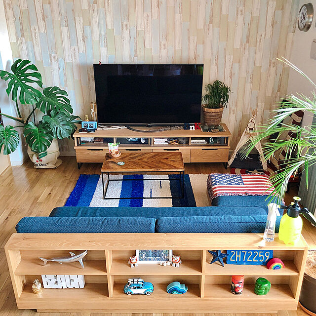 NUIの-スプレム TVボード 2000 splem TV board 2000 50インチ 60インチテレビにぴったりのオーク材の木目が美しい日本製スライドボード テレビボードの家具・インテリア写真