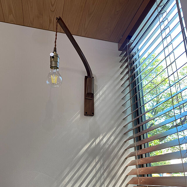 akaの-ウォールランプ　Wood Bracket BOOM 照明 間接照明 ウォールランプ ランプ 照明 Wood Bracket 西海岸 モダン 北欧 ナチュラル 木製 ベッドサイド リビング カフェの家具・インテリア写真