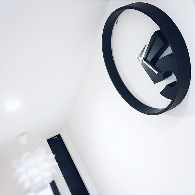 Akiの-Umbra Take 5 Wall Clock by Umbra [並行輸入品]の家具・インテリア写真