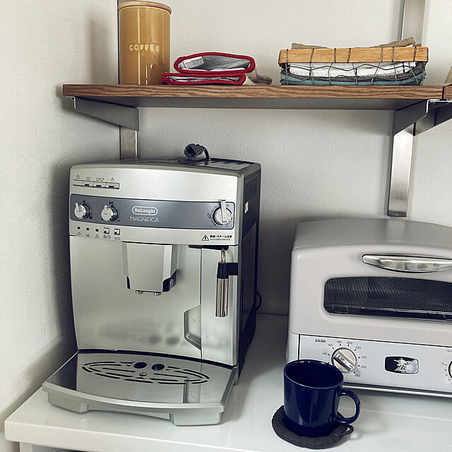 kumaの-デロンギ マグニフィカ 全自動コーヒーマシン [ESAM03110B] コーヒーメーカー 豆から挽く　エスプレッソ　カプチーノ　カフェラテ　全自動　コーヒー豆 テレワーク 在宅勤務の家具・インテリア写真