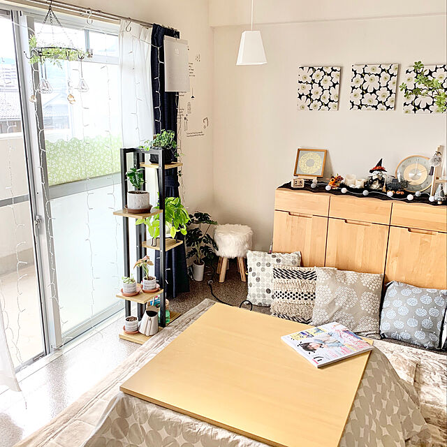 miyumiyuのGIBOLEA-GIBOLEA フラワースタンド 園芸ラック フラワーラック ガーデンラック 花棚 植物棚 盆栽棚 プランタースタンド 組み立ても簡単ですし 奥行 40cm 幅 20cm 高さ 116cm (軽いクルミ板 + 白い棚)の家具・インテリア写真