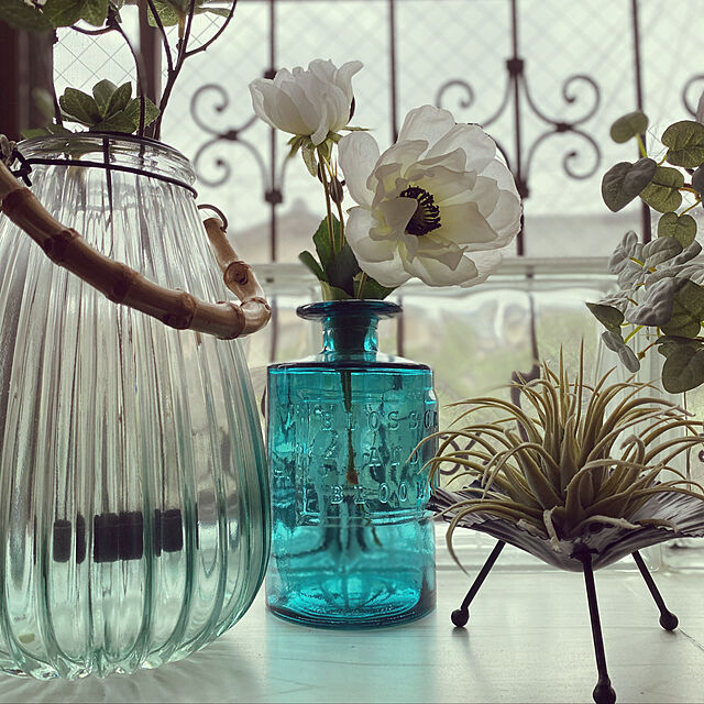 Kuniの-ジャギッドガラス キャンドルホルダー グリーン 置き型 吊り下げ 一輪挿し フラワーベース 花瓶 アイアン アンティーク キャンドルランタン テーブルランタンの家具・インテリア写真