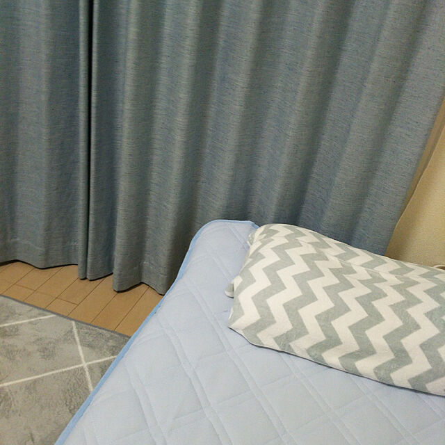 makimakiのニトリ-遮光1級・遮熱・遮音カーテン(フェズリ ブルー 100X190X2) の家具・インテリア写真