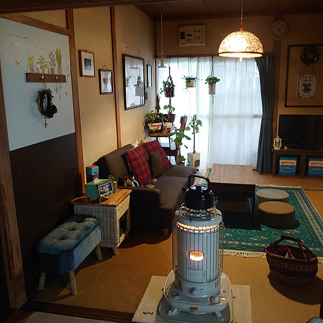 fukuの東谷-ペットスツール ナチュラル PET-63 ペットハウススツール スツール テーブル ペットハウス ペットベット 犬 猫 ペット クッション付き 脚付き 天板付き 天然木の家具・インテリア写真
