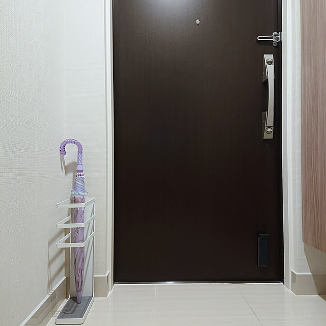 enjoyのACT WORK'S-tidyドアストッパー 玄関 doorstop ドアストップ マグネット 強力 おしゃれ 日本製 ドア止め OT-665-800 OT-665-801 ティディ アクトワークスの家具・インテリア写真