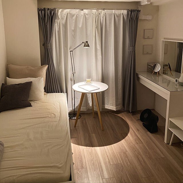 kylieのニトリ-遮光3級カーテン(ブース グレー 100X230X2) の家具・インテリア写真