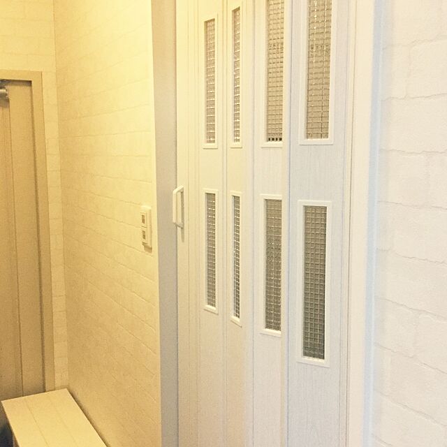 kabosuの-パネルドア「ドーマ」(窓2段付き）【ホワイト】≪幅100cm×高さ174cm≫（間仕切り・アコーディオン）の家具・インテリア写真