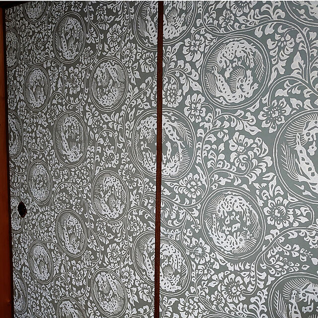 moco-hanamaruの-夏水組セレクション 獅子地紋 ふすま紙 紺(こん) 紙全体サイズ200cm×97cm FS103 1枚の家具・インテリア写真