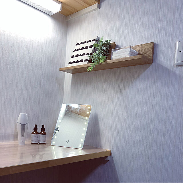 Yukicotoの岩附-16個LEDライト付き 卓上メイクアップミラー　の家具・インテリア写真
