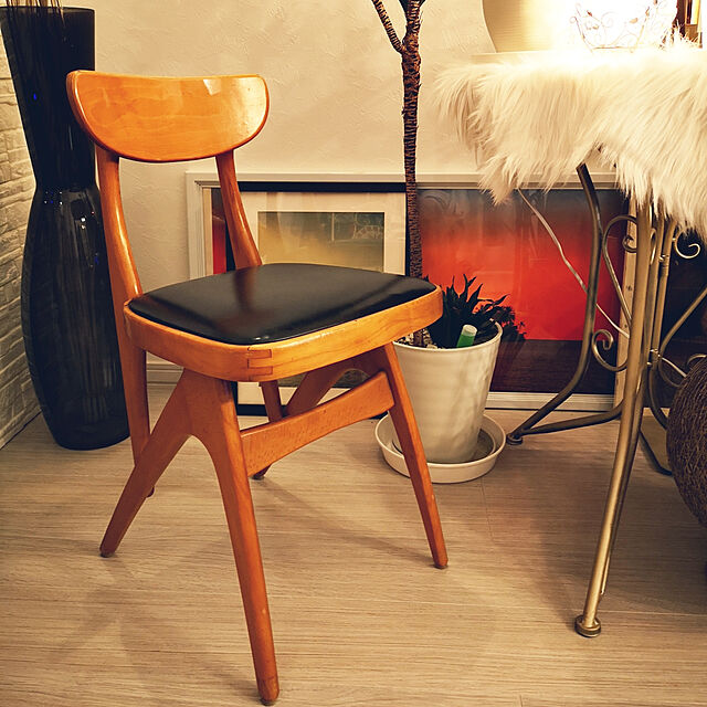 katoの-マルニ60オークフレームデルタチェアdopタンバリン・ブラックの家具・インテリア写真
