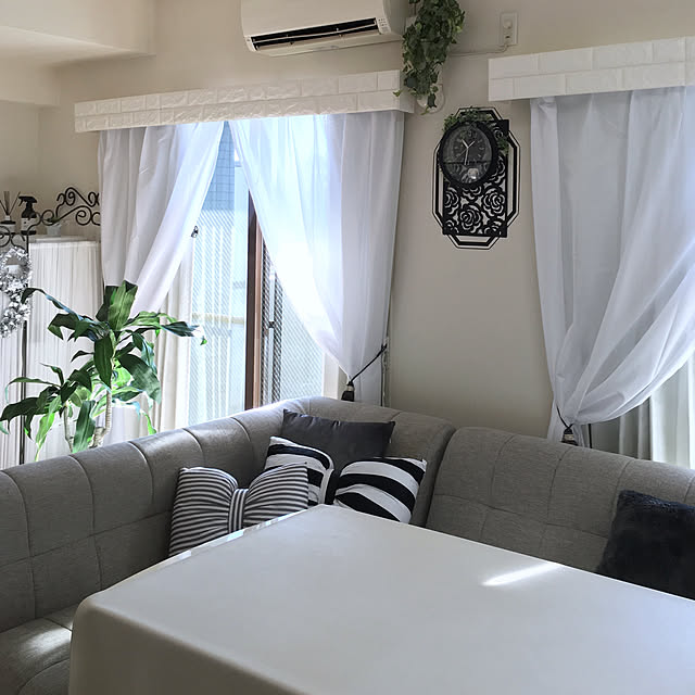 mosuraの-リボンクッション Lサイズ ボーダー(インテリア 北欧 モダン スタイリッシュ)モノトーン 白黒の家具・インテリア写真