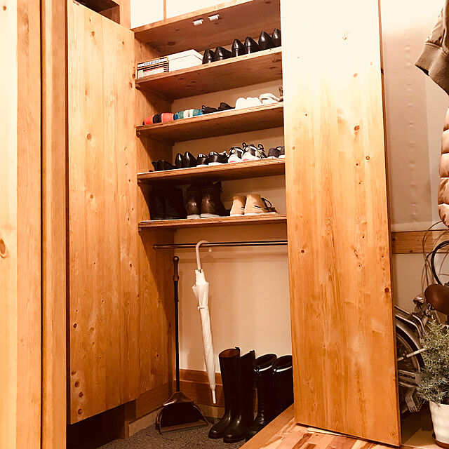 Tamakiの-ほうき &amp; ちりとり セット コンパクト収納 室内 ブルーム ダストパン おしゃれ ホウキ チリトリ 屋外 年末 大掃除 清掃 壁掛け対応の家具・インテリア写真