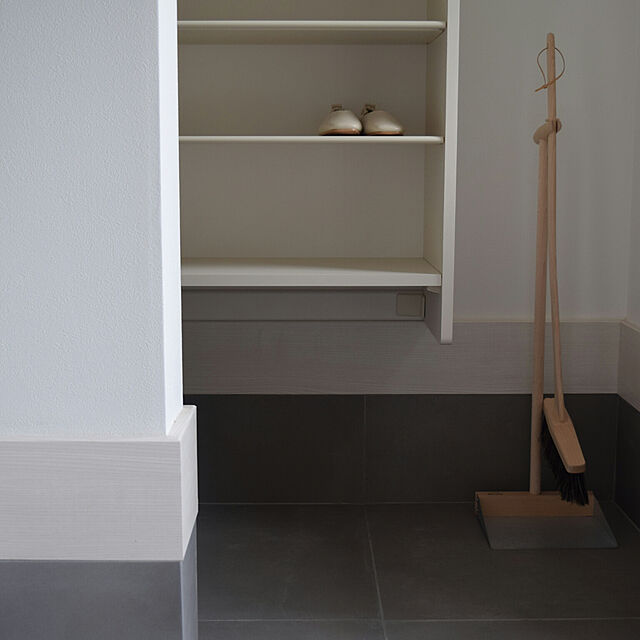 ookuraの-レシュタ スタンドブルームセット ほうき ちりとり セット /ハンドメイド ポーランド 北欧 シンプル かわいい デザイン Reszta p01/c50 i04の家具・インテリア写真