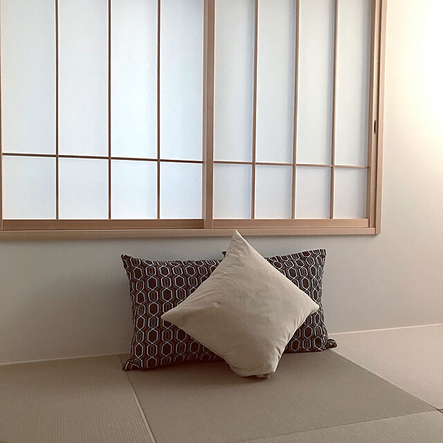 kiimamaのIKEA (イケア)-ＩＫＥＡ/イケア JATTEPOPPEL/ヤッテポッペル：クッションカバー50x50 cm ダークグレー/ホワイト（605.139.31）の家具・インテリア写真