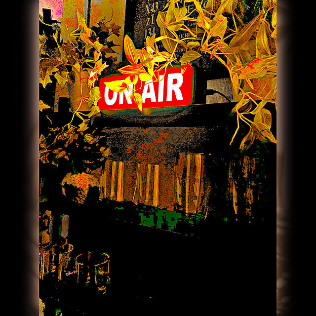 tomoのヤベツジャパン-QMic ON AIR ライト プ オンエアー サインランプ ON AIRサイネージ インテリアの家具・インテリア写真