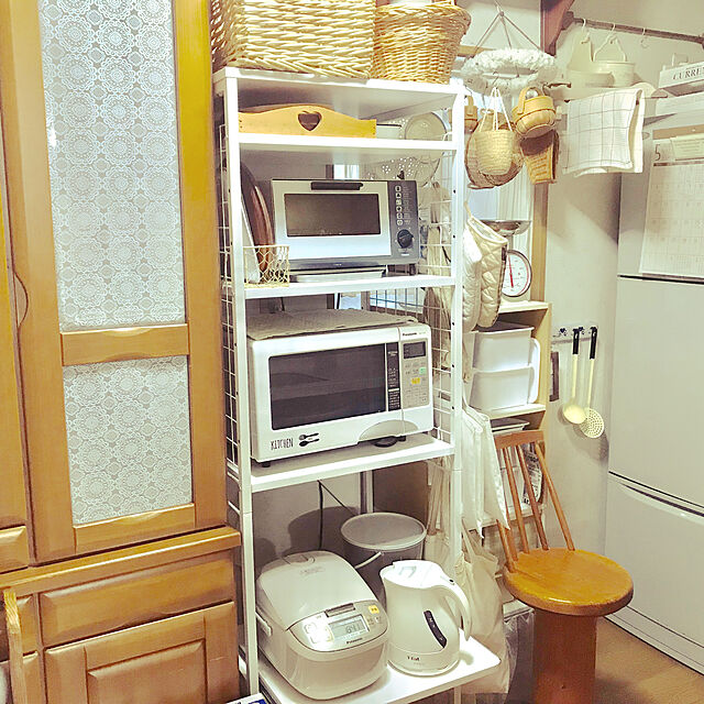 rikomiの山善-レンジ台 大型レンジ対応 56幅 高さ170 RKR-55H ホワイト/ブラック レンジボード レンジラック キッチンボード キッチンラック ラック キッチンの家具・インテリア写真