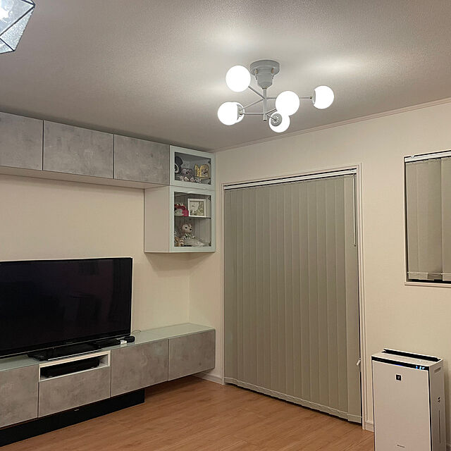 aknmmの-BESTÅ ベストー 壁取り付け式キャビネットコンビネーションの家具・インテリア写真