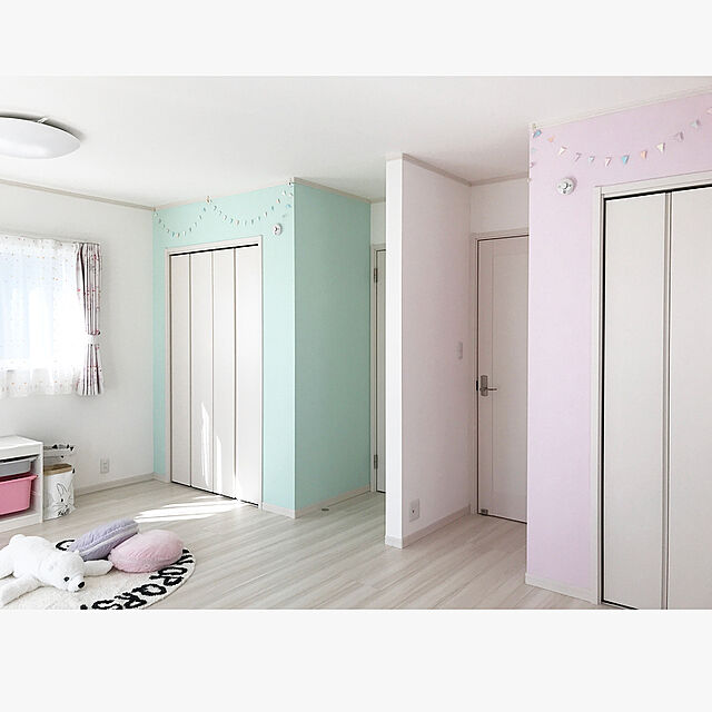 hii--のニトリ-キッズ モチモチマカロン型クッション(2 カシス) の家具・インテリア写真