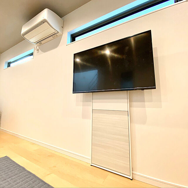 muumuu1の-壁掛け テレビ用 テレビスタンド ハヤミ工産 EW-74W ホワイト 白 壁面スタンド 工事不要 ステンレスピン 高さ調節 収納スペース 壁寄せ おしゃれ シンプル 配線収納 メーカー直送の家具・インテリア写真