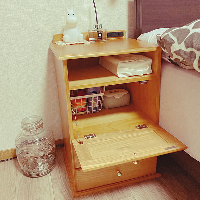 yuyuの-木製サイドワゴン サイドボード ナイトテーブル サイドテーブル チェスト コンセント付きの家具・インテリア写真