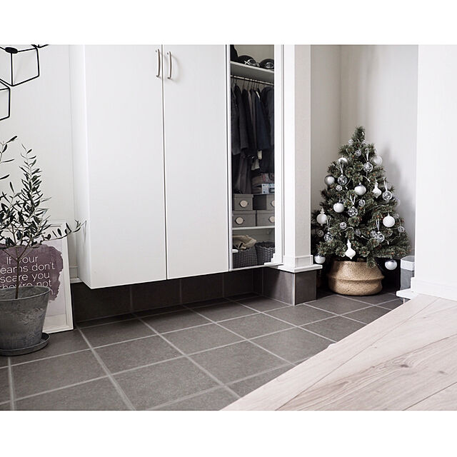 Ayumiの-Alsace(R)公式 クリスマスツリー 120cm 豊富な枝数 2023ver. 樅 高級 ドイツトウヒ ツリー オーナメント なし アルザス ツリー Alsace おしゃれ ヌードツリー 北欧風 まるで本物 スリム 組み立て5分 散らからないの家具・インテリア写真