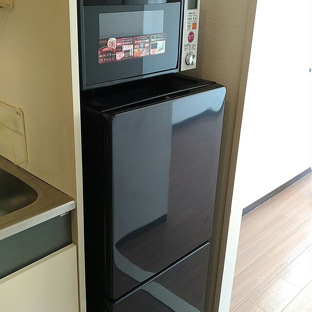 mtbr100のユーイング-ユーイング UR-F110H-K ギャラクシーブラック [小型冷蔵庫 (110Ｌ・右開き)]の家具・インテリア写真