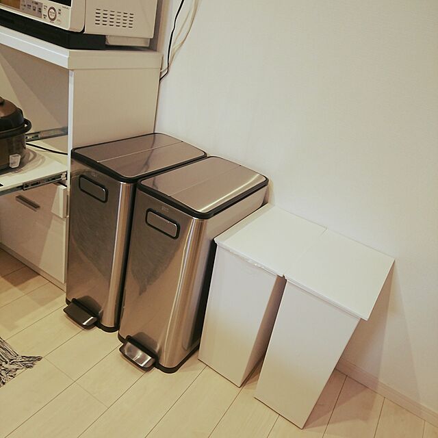 a09140626のEKO JAPAN-ゴミ箱 EKO ダストボックス 45L ステンレス 大容量 スリム おしゃれ ごみ箱 ふた付き ペダル式 角型 ステップビン キッチン リビング(メーカー直送、代金引き不可)の家具・インテリア写真