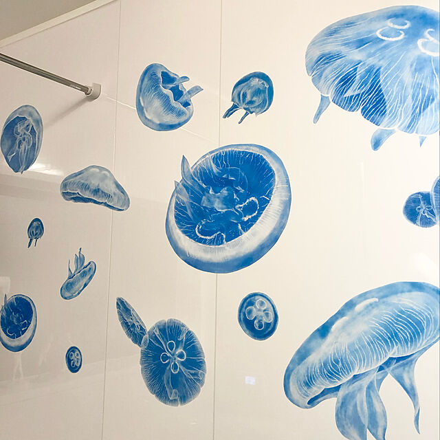 pochi3461の-25日20名様20％OFFクーポン 貼ってはがせる クラゲ ウォールステッカー 浴室OK 大きいインテリアシール くらげ ミズクラゲ jellyfish 水族館 壁紙屋本舗の家具・インテリア写真