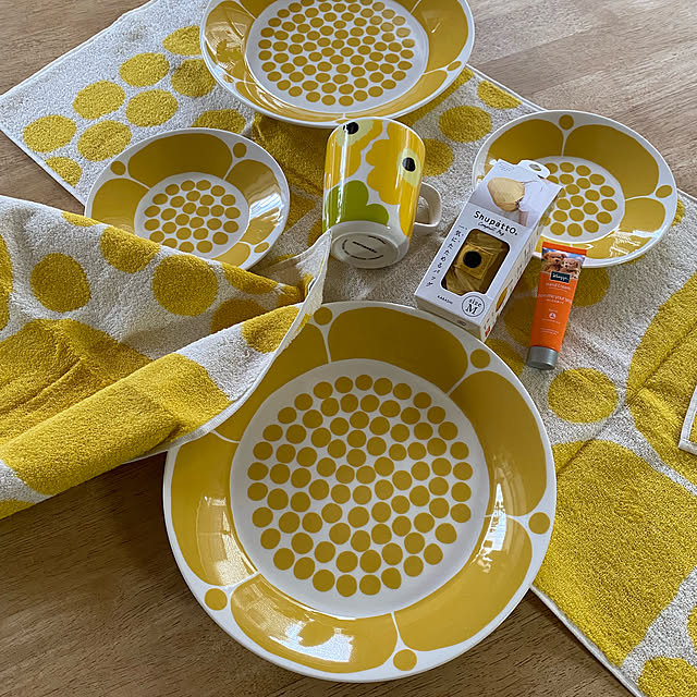 maronの-【名入れ可有料】 マリメッコ marimekko マグカップ コップ 250ml 食器 ウニッコ ホワイト×ライム 063431 020 名入れ可有料 ネーム入れ 名前入れ｜食器 テーブルウェア テーブルウエアの家具・インテリア写真