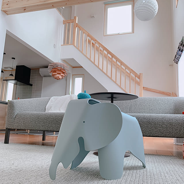 riraの-Vitra（ヴィトラ）スツール Eames Elephant（イームズエレファント）アイスグレーの家具・インテリア写真