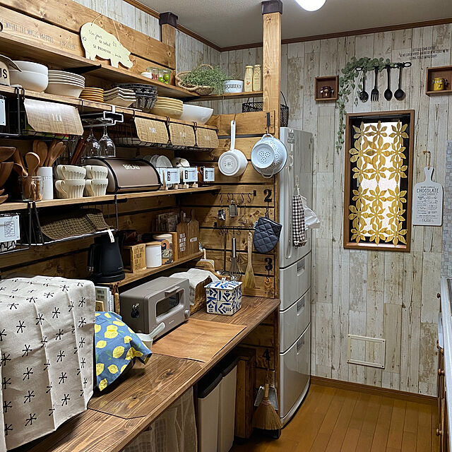 minakoの-ディアウォール（上下パッドセット）（ダークブラウン）２×４材用  ツーバイフォー DIY 木材 壁面収納 突っ張り収納の家具・インテリア写真