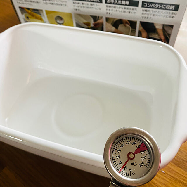 lulu1109の富士ホーロー-富士ホーロー 天ぷら鍋 角型 琺瑯製 丸洗いできる温度計 スノコ網 バット付き ホワイトの家具・インテリア写真