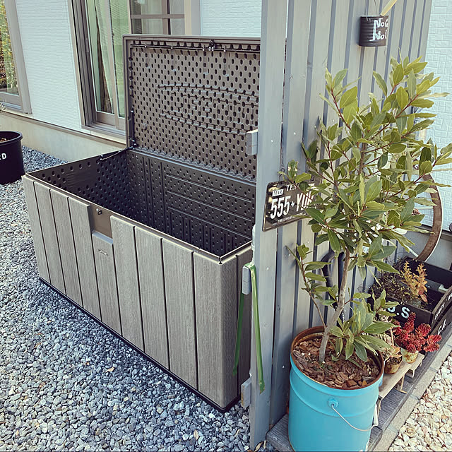 Yamagasuの-Lifetime【大型567L デッキボックス　Lifetime Outdoor Storage Box ライフタイムRough Cut 150-gallon Deck大型 567L デッキボックス ベンチタイプ 物置 150ガロンストレージボックス 屋外用収納ベンチ 物置き【smtb-ms】1500121の家具・インテリア写真