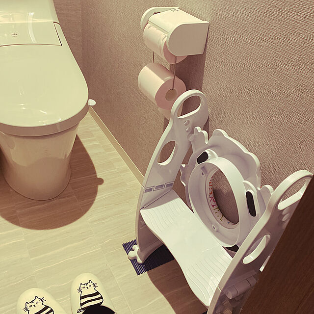 amenimoの-組立式（日本語説明書入） ステップ式補助便座　カエル型　ホワイト PM2697NP-WHITE トイレトレーナー トイレトレーニング 踏み台 折りたたみ 補助便座 ステップ トレーニング 洋式 トイレグッズの家具・インテリア写真