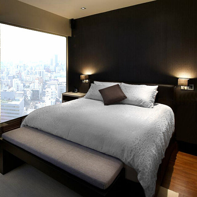 Hotel-Bedのホテル備品販売-ホテルのフェザーピロー(枕)少し大きいサイズのマクラ 一流ホテルや高級旅館で採用の家具・インテリア写真