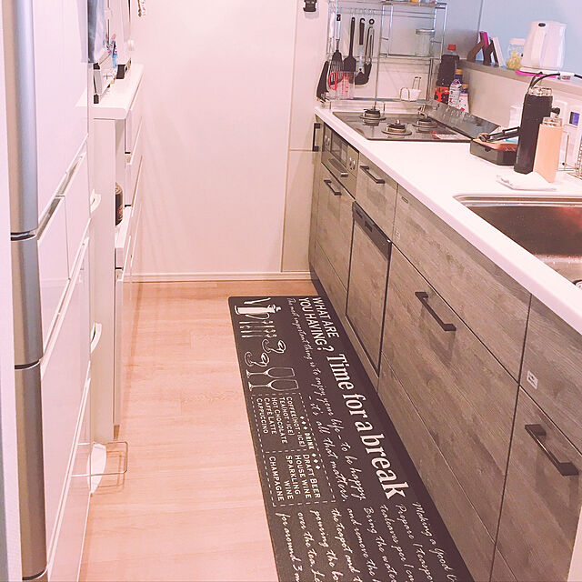 ma-miのニトリ-お手入れ簡単 水拭きできる キッチン用クッションフロアマット(レターGY45X180) の家具・インテリア写真