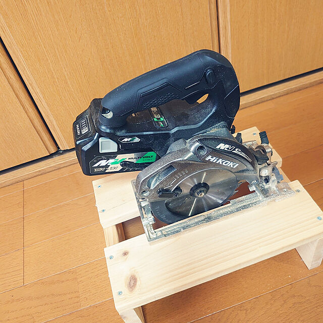 nireiの工機ホールディングス-HiKOKI(ハイコーキ) コードレス丸のこ マルチボルトシリーズ C3605DA(XPB) のこ刃径125mm ストロングブラック 急速充電器・ケース付の家具・インテリア写真