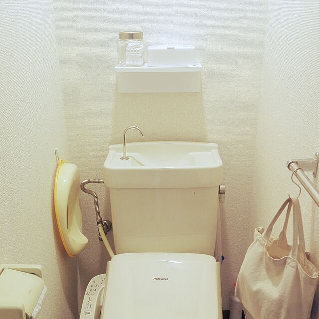 liccaの-シンプルな補助便座（オレンジ）壁掛け可能です♪♪【トイレトレーニング/練習/トイレ補助】の家具・インテリア写真