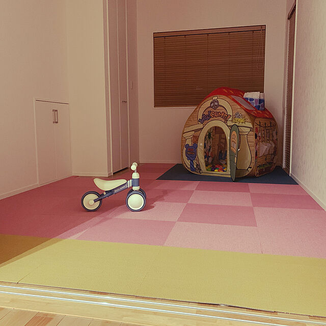 alcorのニトリ-タイルカーペット 16枚セット(ハーゲン ストライプ) の家具・インテリア写真