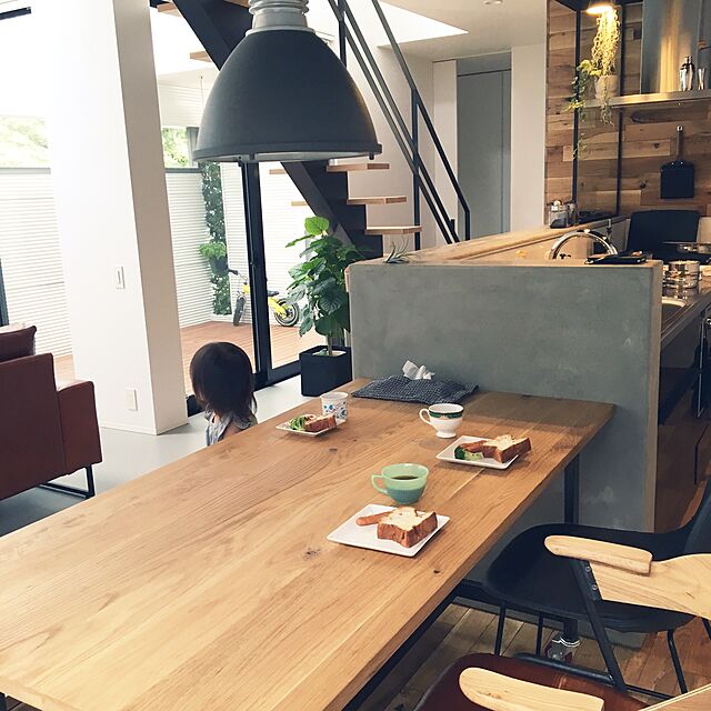 Noboの-モリード ワーキングテーブル 1600 molid working table 1600 シンプルながらも、どっしりとしたワークテーブルの様な印象のフォルムのメンテナンスしやすい幅160cmのテーブルの家具・インテリア写真
