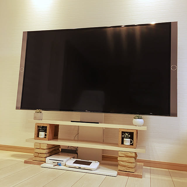 simaocchiの-グッドデザイン賞受賞 テレビ台 WALLインテリアテレビスタンドV2 ロータイプ 32~60v対応 壁寄せテレビ台 テレビボード TVスタンド 背面収納 コード収納 ホワイト 白 ブラック 黒 ウォールナット ブラウン 震度7耐震試験済み EQUALS イコールズの家具・インテリア写真