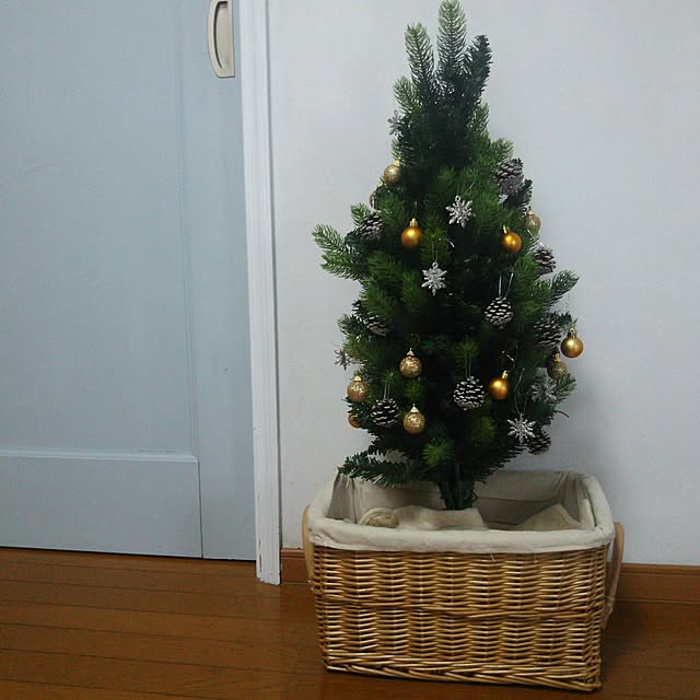 kの-クリスマスツリー ツリー オーナメントセット なし おしゃれ 収納箱付き 90cm 小型 小さめ 小さい コンパクト ドイツトウヒツリー風 飾り付け自由 スリム christmas tree かわいい 卓上 北欧風の部屋とも相性◎ 福袋の家具・インテリア写真