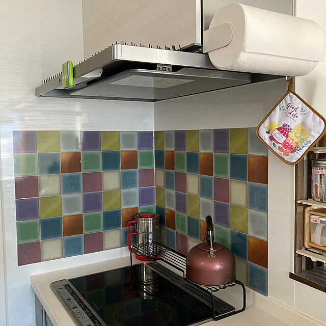 Arielの-汚れがふき取りやすい 30cm角のスクエアタイル壁紙シール〈ブロッサムピンク〉 フェリシモ FELISSIMOの家具・インテリア写真