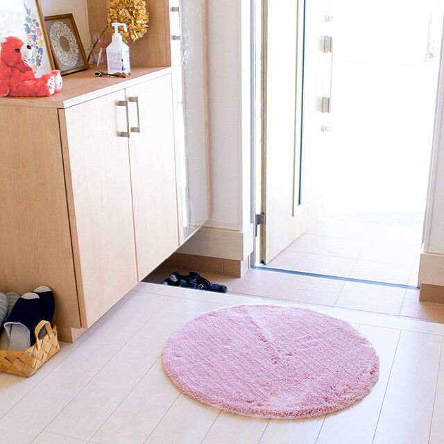 yuuuuuのオカ-オカ(OKA) 乾度良好ムーン バスマット 直径70cm ピンク(円形 抗菌 足ふきマット)の家具・インテリア写真