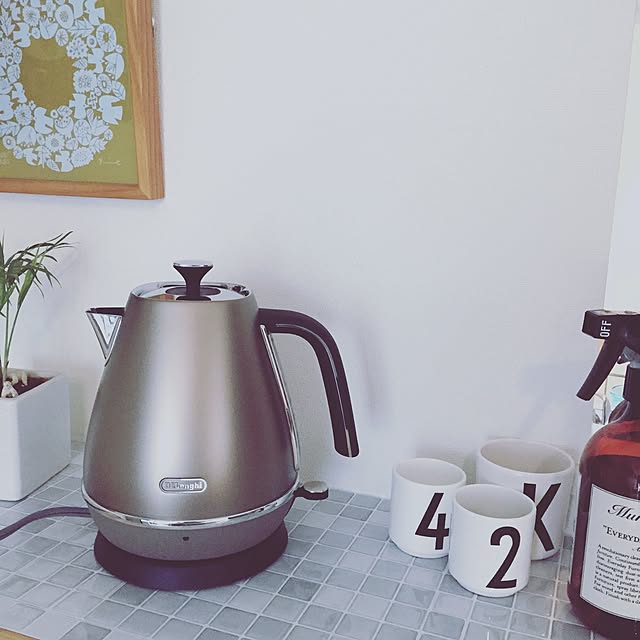 A_Z..yanのデロンギ・ジャパン-デロンギ(DeLonghi) 電気ケトル ディスティンタ コレクション フューチャーブロンズ 1.0L 空だき防止 自動電源オフ KBI1200J-BZの家具・インテリア写真