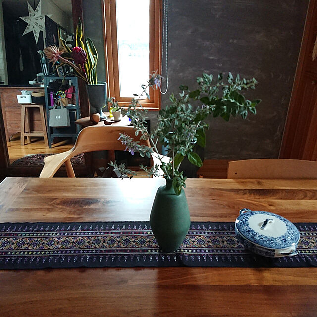 musaの-・og ・ビボ ダイニングテーブル160・北欧 ミッドセンチュリー モダン・オーガニック レトロ モダン スタイル・ウォールナット 無垢 ダイニングテーブル・木製テーブル 食卓 シンプルの家具・インテリア写真