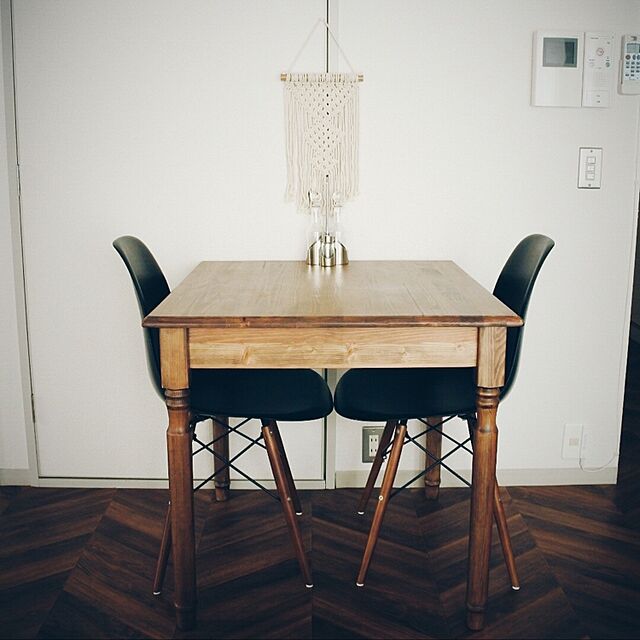 miiiiiiのarne-arne カフェテーブル 2人用 アンティーク調 ダイニングテーブル arc 75T 幅75cm 天然木製 引出し付き 正方形 角型の家具・インテリア写真