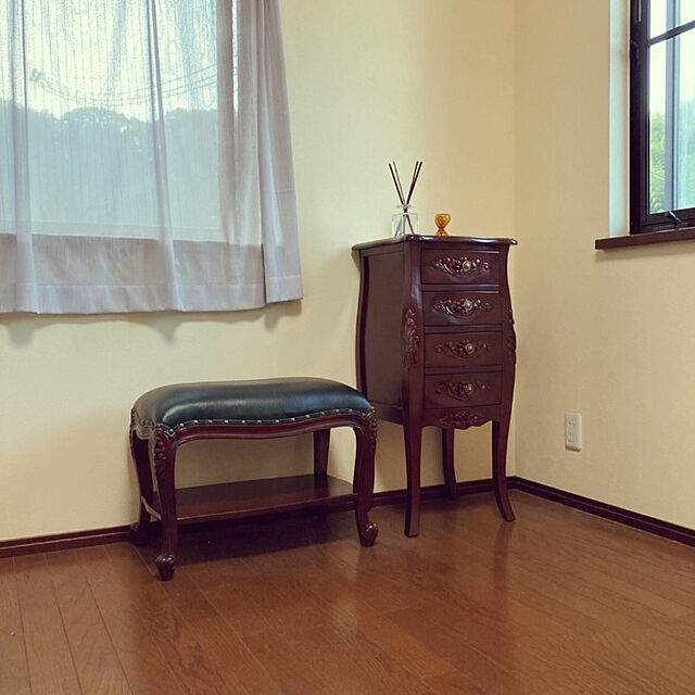 takaのKUROSHIO-アンティーク風　棚付きベンチ　マホガニーの高級スツール　ヨーロピアンスタイルの家具・インテリア写真