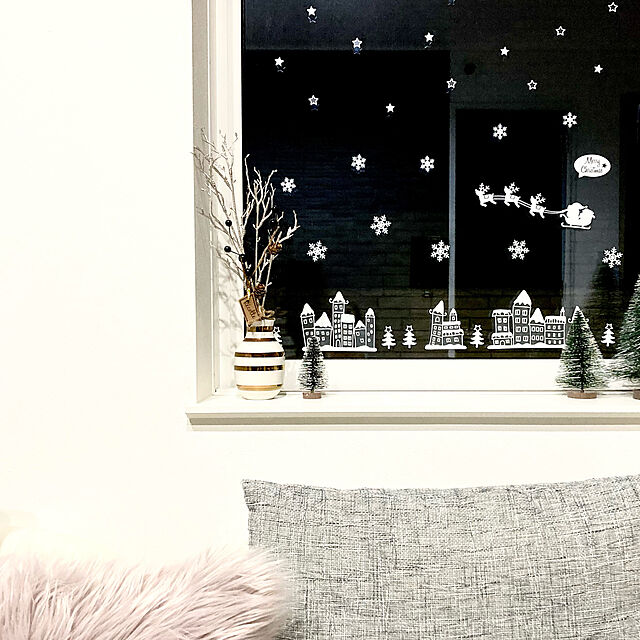 yu-yuukiの-ウォールステッカー クリスマス ガラス 飾り 雪 ツリー 北欧 トナカイ 冬 雪 結晶 クリスマス シール 両面印刷 全20種 壁紙 窓 雪ダルマ スノーマン サンタ サンタクロース オーナメント ホワイト 白 もみの木 装飾 飾り付け ベランダ インテリアシート y5の家具・インテリア写真