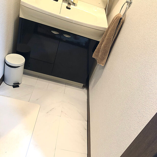 akiraの-サンゲツ フロアタイル 2mm厚 ビニル床材 ホワイトマーブルの家具・インテリア写真